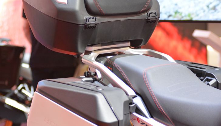 Honda Transalp 2025: la touring per eccedenza si presenta a EICMA 2024 - Foto 6 di 13