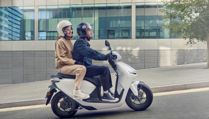 EICMA 2024: Honda presenta il CUV e - Foto 12 di 14