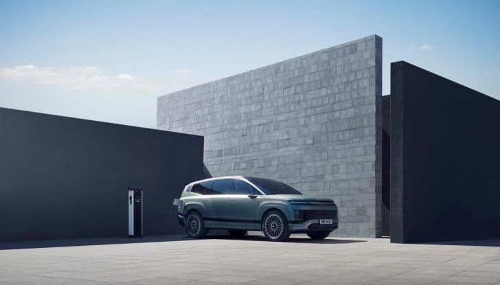 Hyundai Ioniq 9: caratteristiche, design, abitacolo, versioni, motori, prestazioni e autonomia - Foto 8 di 124