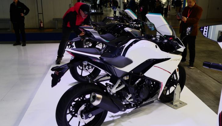 Kove 350RR: la nuova piccola sportiva cinese - Foto 15 di 36