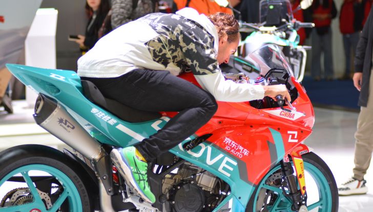 Kove 350RR: la nuova piccola sportiva cinese - Foto 3 di 36