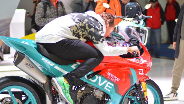 Kove 350RR: la nuova piccola sportiva cinese - Foto 4 di 36