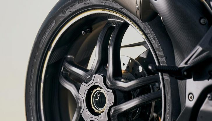 MV Agusta F3 Competizione 2025: caratteristiche, design, motore, prestazioni e disponibilità - Foto 10 di 21