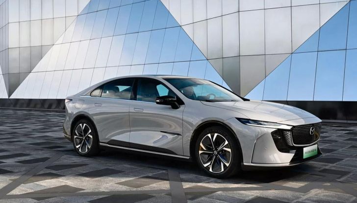 Mazda EZ-6: caratteristiche, design, abitacolo, versioni, motori, autonomia e prezzi - Foto 4 di 25