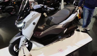 Yamaha NMAX 125 2025: caratteristiche, design, versioni, motore, prezzi e disponibilità