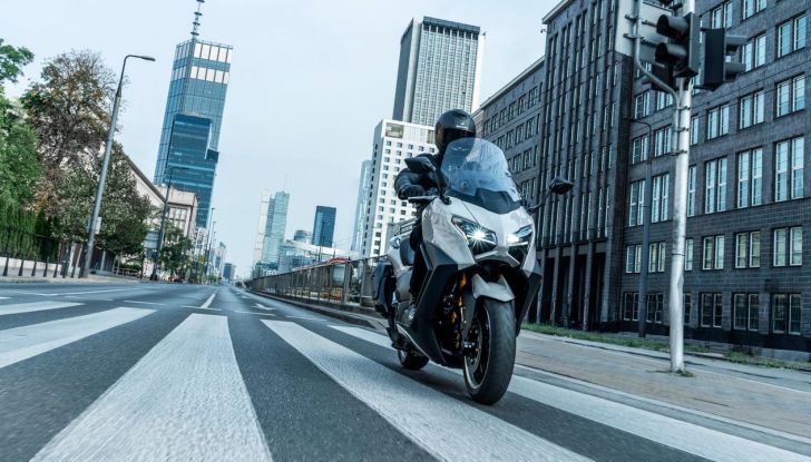Yamaha NMAX 125 2025: caratteristiche, design, versioni, motore, prezzi e disponibilità - Foto 20 di 34