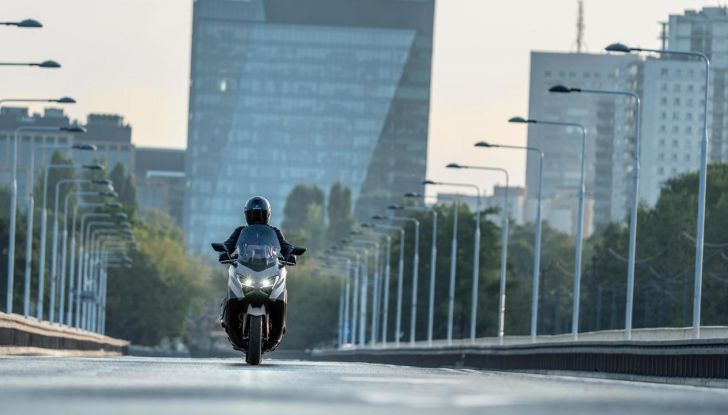 Yamaha NMAX 125 2025: caratteristiche, design, versioni, motore, prezzi e disponibilità - Foto 29 di 34