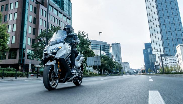 Yamaha NMAX 125 2025: caratteristiche, design, versioni, motore, prezzi e disponibilità - Foto 22 di 34