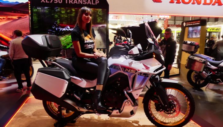 Honda svela le nuova CMX500 e 1100 Rebel MY 2025 - Foto 42 di 68