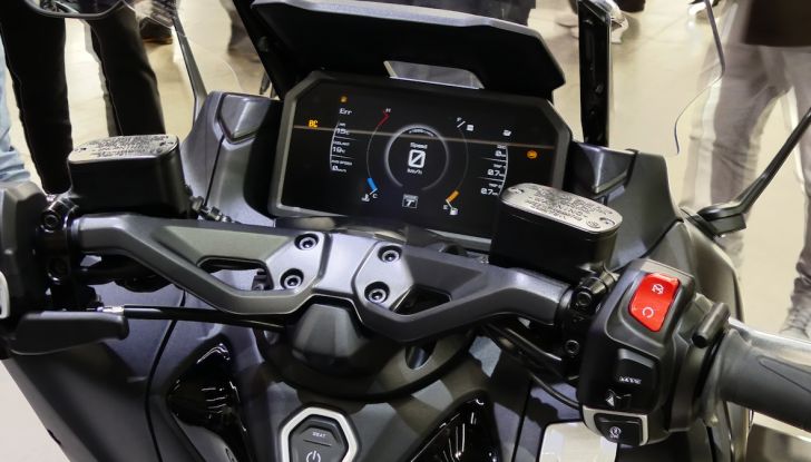 Yamaha TMAX E Tech Max MY 2025: innovazione e comfort su due ruote - Foto 83 di 93