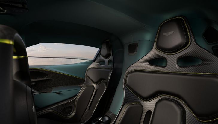 Aston Martin Valhalla: nata per la pista, pronta per la strada - Foto 25 di 28