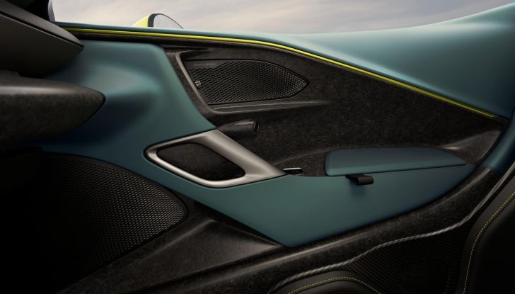 Aston Martin Valhalla: nata per la pista, pronta per la strada - Foto 28 di 28