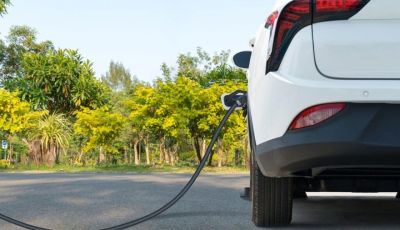 EV vs motori tradizionali: perché sempre più persone scelgono l’elettrico