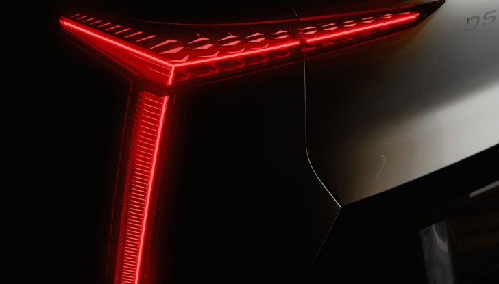 DS N°8 2025: il nuovo crossover elettrico francese prodotto in Italia e con 750 km di autonomia - Foto 11 di 15