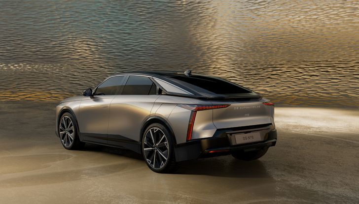 DS N°8 2025: il nuovo crossover elettrico francese prodotto in Italia e con 750 km di autonomia - Foto 5 di 15
