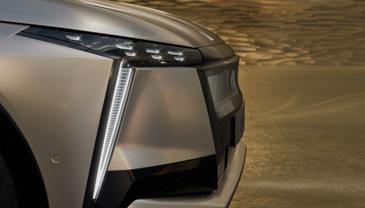 DS N°8 2025: il nuovo crossover elettrico francese prodotto in Italia e con 750 km di autonomia - Foto 6 di 15