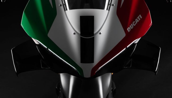 Ducati Panigale V4 Tricolore: una moto da collezione per celebrare il Made in Italy - Foto 1 di 6