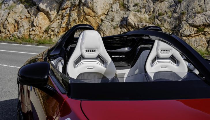 Mercedes-AMG PureSpeed: l’auto da collezione è un omaggio al motorsport - Foto 23 di 35