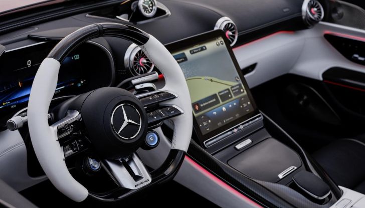 Mercedes-AMG PureSpeed: l’auto da collezione è un omaggio al motorsport - Foto 29 di 35