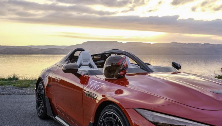 Mercedes-AMG PureSpeed: l’auto da collezione è un omaggio al motorsport - Foto 20 di 35