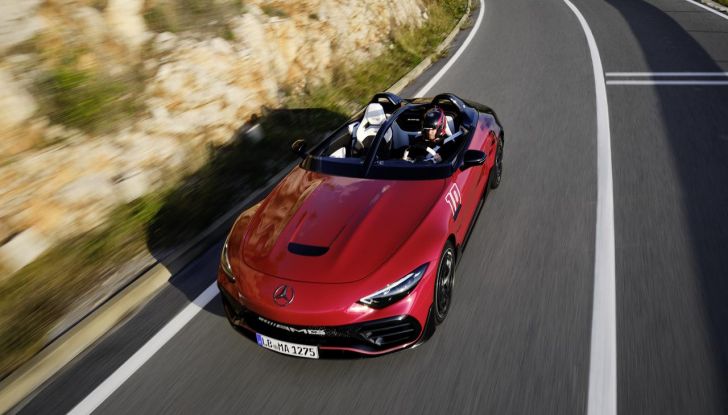 Mercedes-AMG PureSpeed: l’auto da collezione è un omaggio al motorsport - Foto 12 di 35