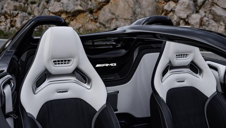 Mercedes-AMG PureSpeed: l’auto da collezione è un omaggio al motorsport - Foto 30 di 35