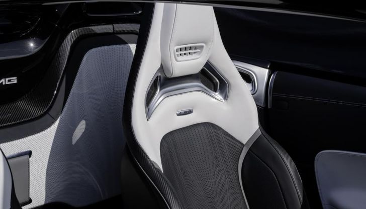 Mercedes-AMG PureSpeed: l’auto da collezione è un omaggio al motorsport - Foto 32 di 35