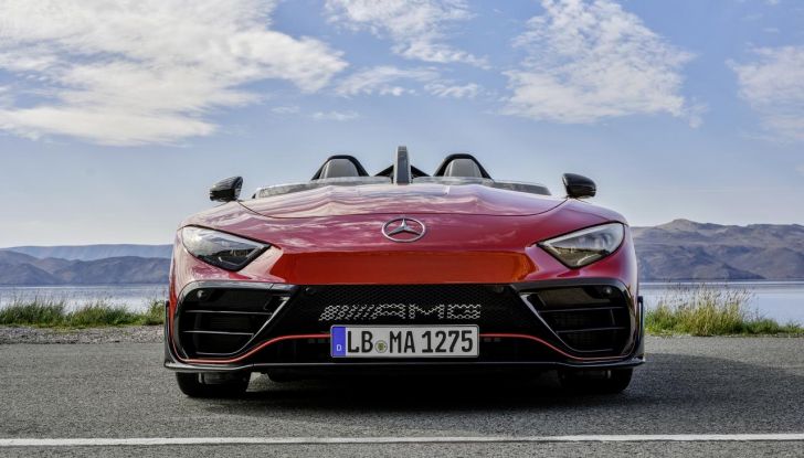 Mercedes-AMG PureSpeed: l’auto da collezione è un omaggio al motorsport - Foto 19 di 35