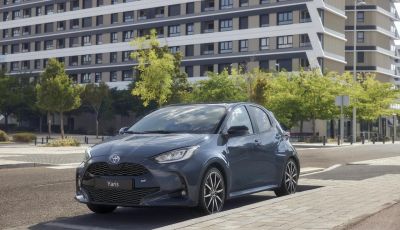 Toyota Yaris 2025: look sportivo e tecnologia avanzata per la compatta ibrida