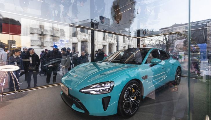 Xiaomi SU7 Max evento Milano Centrale