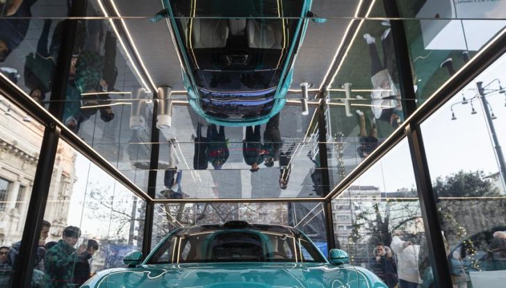 Xiaomi SU7 Max conquista Milano Centrale: oltre 100.000 visitatori in tre giorni - Foto 4 di 15