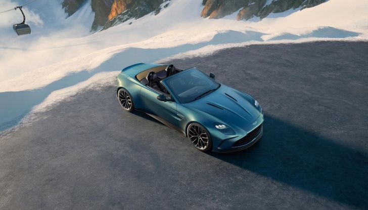 Aston Martin Vantage Roadster: 665 CV di pura adrenalina a cielo aperto - Foto 8 di 24