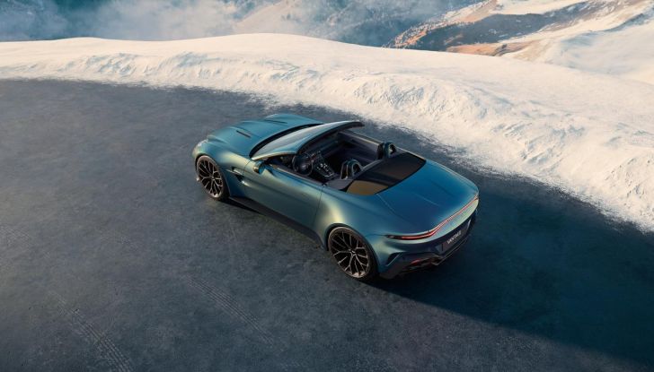 Aston Martin Vantage Roadster: 665 CV di pura adrenalina a cielo aperto - Foto 9 di 24