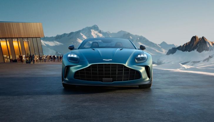 Aston Martin Vantage Roadster: 665 CV di pura adrenalina a cielo aperto - Foto 13 di 24