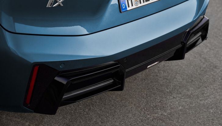 BMW iX 2026 raddoppia: più potenza, autonomia superiore e nuovo look - Foto 36 di 90