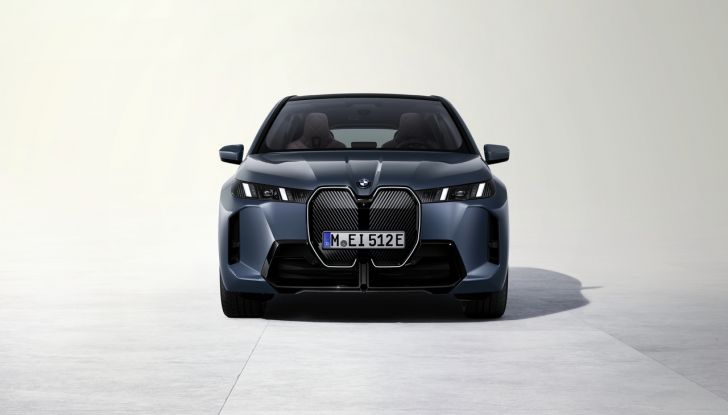 BMW iX 2026 raddoppia: più potenza, autonomia superiore e nuovo look - Foto 43 di 90