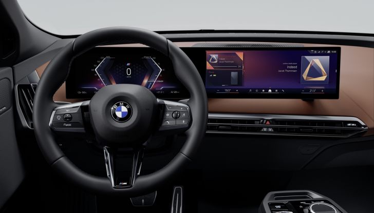 BMW iX 2026 raddoppia: più potenza, autonomia superiore e nuovo look - Foto 53 di 90