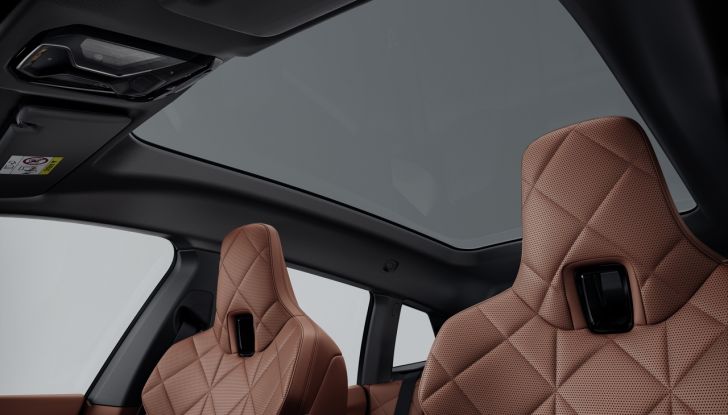 BMW iX 2026 raddoppia: più potenza, autonomia superiore e nuovo look - Foto 55 di 90