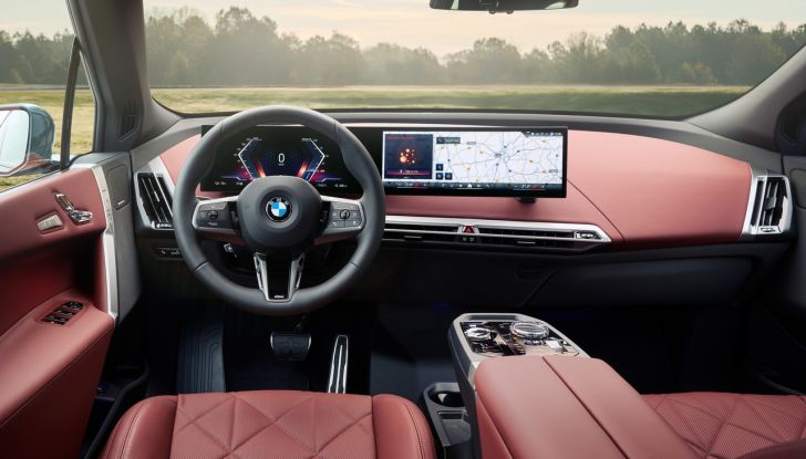 BMW iX 2026 raddoppia: più potenza, autonomia superiore e nuovo look - Foto 83 di 90