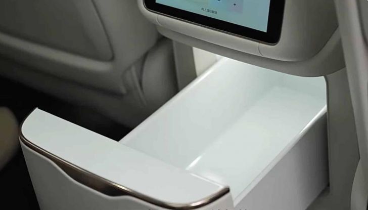 Lynk & Co 900: caratteristiche, design, abitacolo, motori e disponibilità - Foto 9 di 22