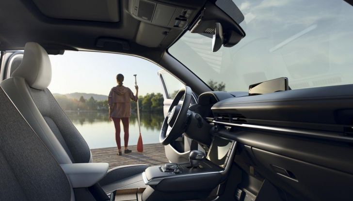 Mazda MX-30 R-EV 2025: guidare in elettrico senza ansia grazie al motore Wankel - Foto 11 di 23