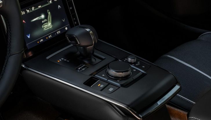 Mazda MX-30 R-EV 2025: guidare in elettrico senza ansia grazie al motore Wankel - Foto 17 di 23