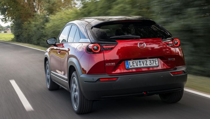 Mazda MX-30 R-EV 2025: guidare in elettrico senza ansia grazie al motore Wankel - Foto 3 di 23