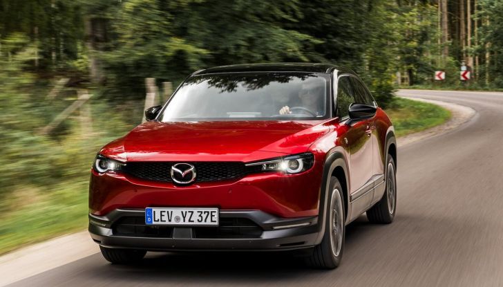 Mazda MX-30 R-EV 2025: guidare in elettrico senza ansia grazie al motore Wankel - Foto 4 di 23