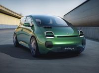 Renault Twingo E-Tech Electric, ecco gli interni: minimalismo, funzionalità e un tocco di nostalgia anni ‘90