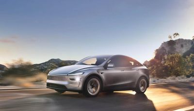 Tesla Model Y 2025: debutta il nuovo restyling del crossover best-seller