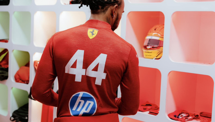 Lewis Hamilton in Ferrari: il valore di una singola foto spiega l’impatto economico - Foto 1 di 8