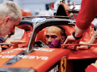 Lewis Hamilton in Ferrari: il valore di una singola foto spiega l’impatto economico