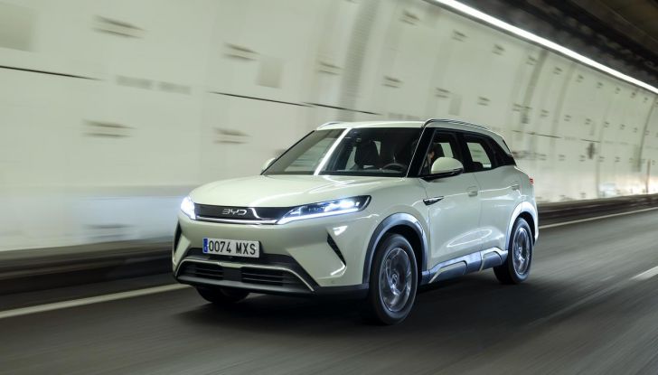 Test drive della BYD Atto2 con cui accelera in Italia con questa SUV compatta elettrica - Foto 11 di 77