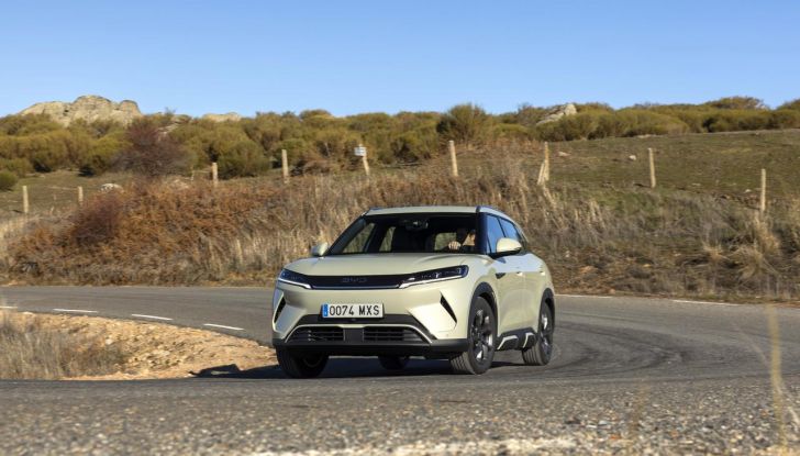 Test drive della BYD Atto2 con cui accelera in Italia con questa SUV compatta elettrica - Foto 18 di 77